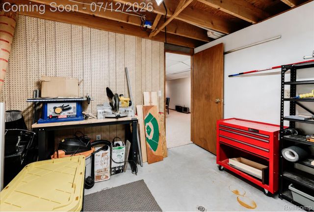 39044 Mallorn Drive, Sterling Heights, MI 48313