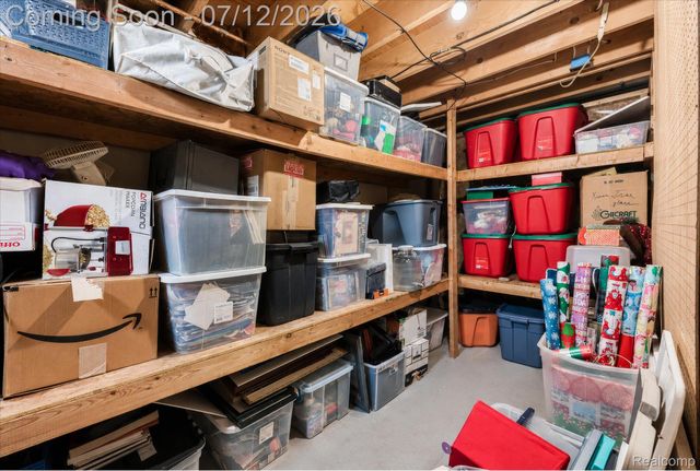 39044 Mallorn Drive, Sterling Heights, MI 48313