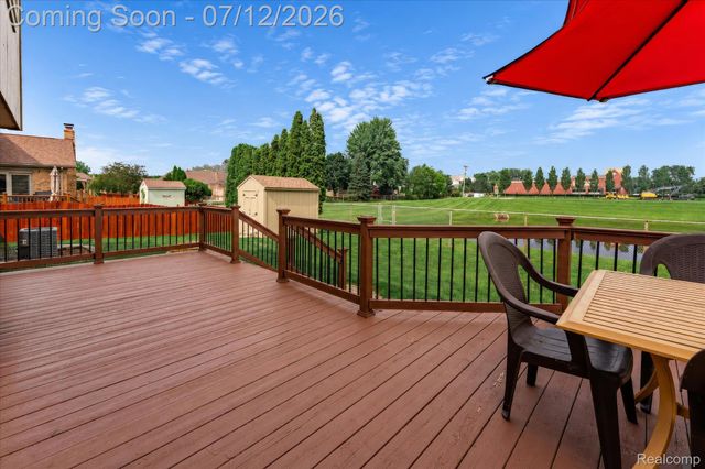 39044 Mallorn Drive, Sterling Heights, MI 48313