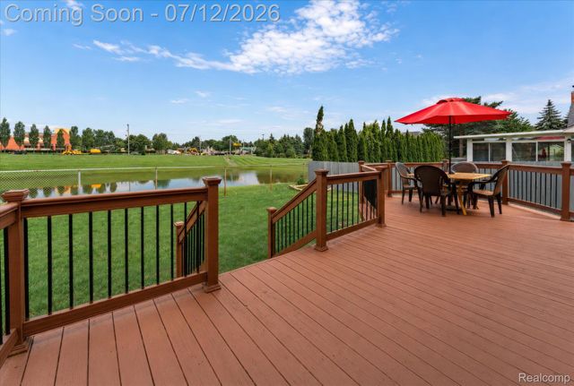 39044 Mallorn Drive, Sterling Heights, MI 48313