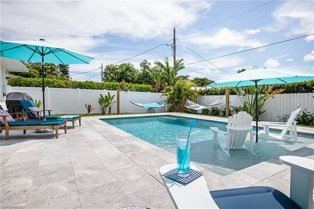 682 95th AVE N, Naples, FL 34108
