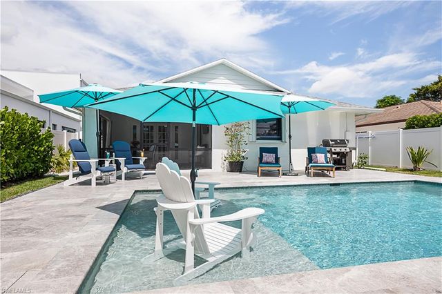 682 95th AVE N, Naples, FL 34108
