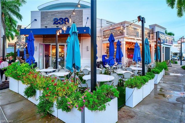 682 95th AVE N, Naples, FL 34108
