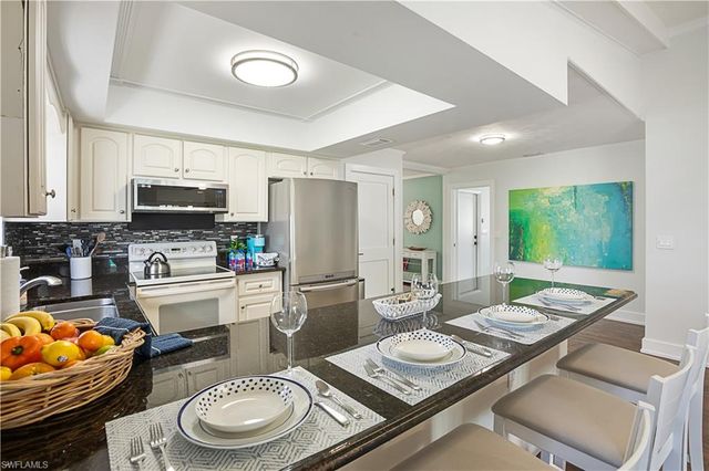 682 95th AVE N, Naples, FL 34108