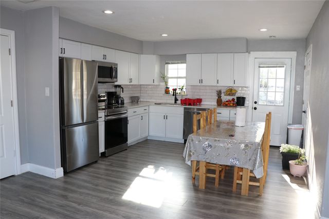 2770 E Ann Arbor Avenue, Dallas, TX 75216