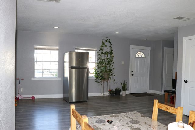 2770 E Ann Arbor Avenue, Dallas, TX 75216