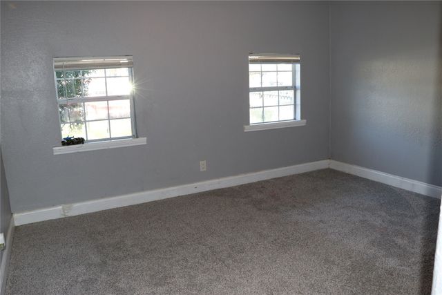 2770 E Ann Arbor Avenue, Dallas, TX 75216