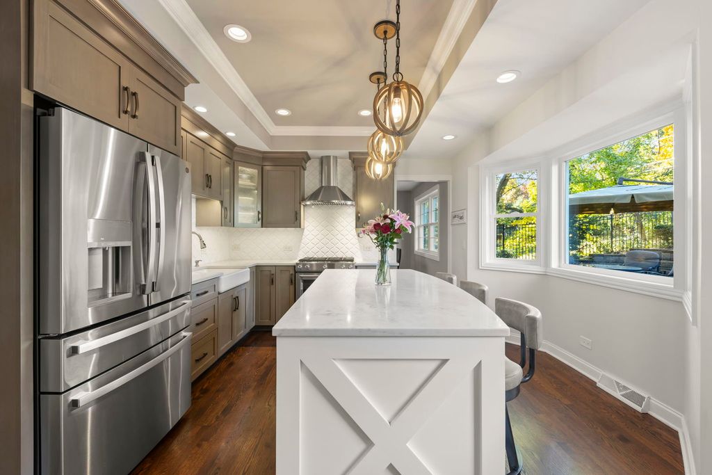 Image 11 of property listing at 14340 Ridge Avenue, Orland Park, IL 60462