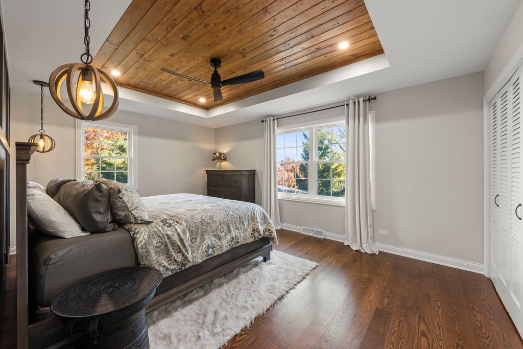 Image 14 of property listing at 14340 Ridge Avenue, Orland Park, IL 60462