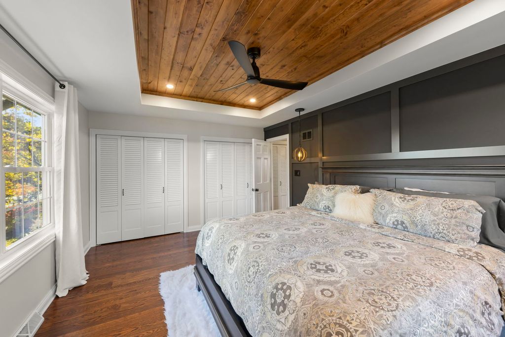 Image 15 of property listing at 14340 Ridge Avenue, Orland Park, IL 60462