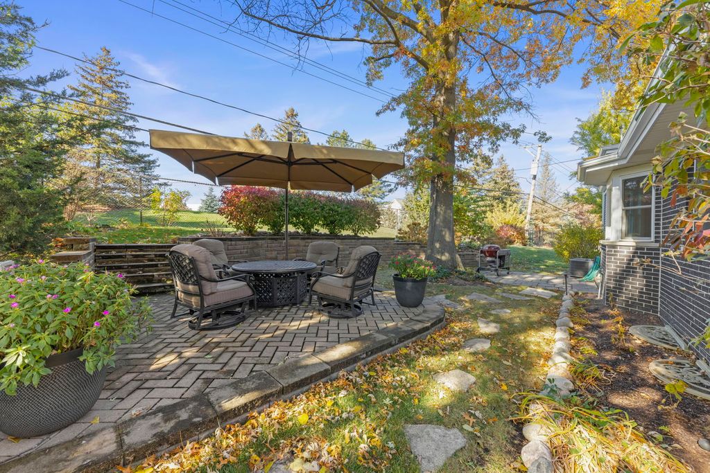 Image 19 of property listing at 14340 Ridge Avenue, Orland Park, IL 60462