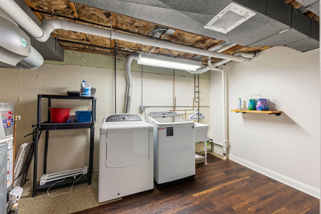 Image 24 of property listing at 14340 Ridge Avenue, Orland Park, IL 60462
