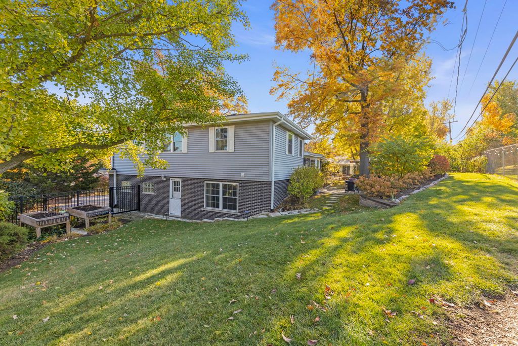 Image 25 of property listing at 14340 Ridge Avenue, Orland Park, IL 60462