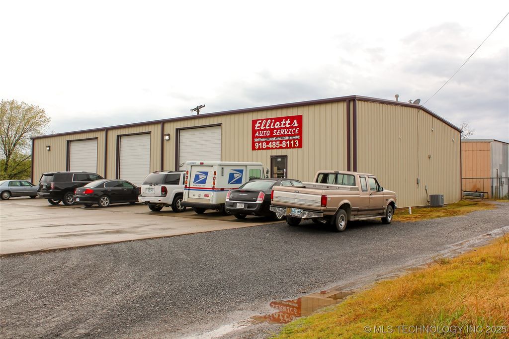 912 SW 15th Street, Wagoner, OK 74467