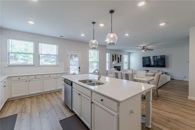 4876 Elm Leaf SW Drive, Atlanta, GA 30331