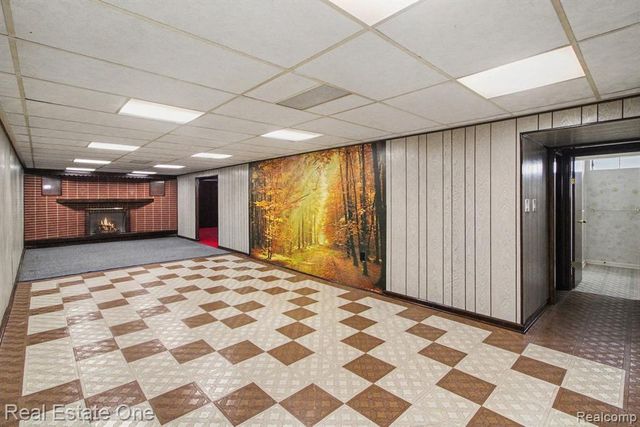 1347 E Square Lake Road, Troy, MI 48085