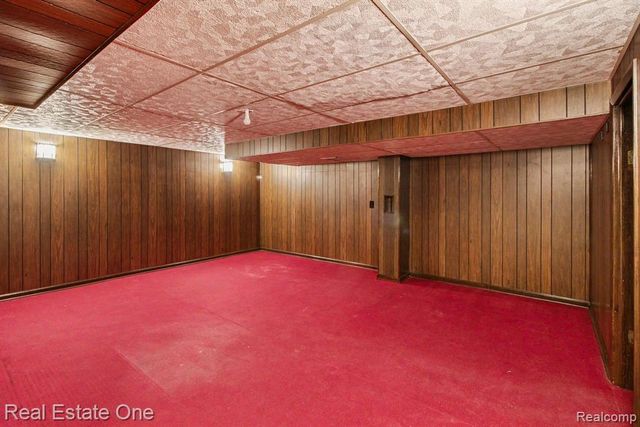 1347 E Square Lake Road, Troy, MI 48085
