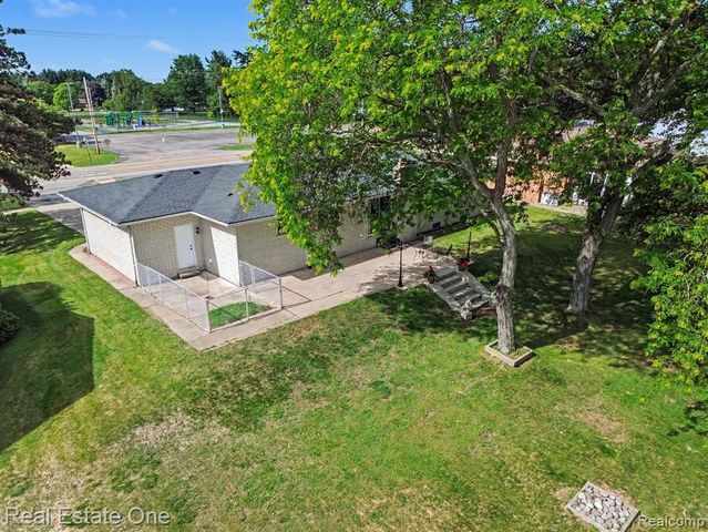 1347 E Square Lake Road, Troy, MI 48085