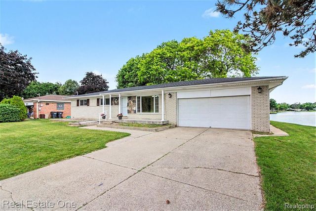 1347 E Square Lake Road, Troy, MI 48085