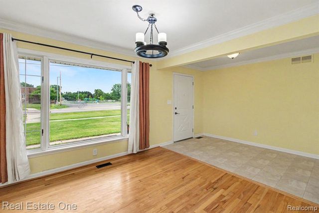 1347 E Square Lake Road, Troy, MI 48085