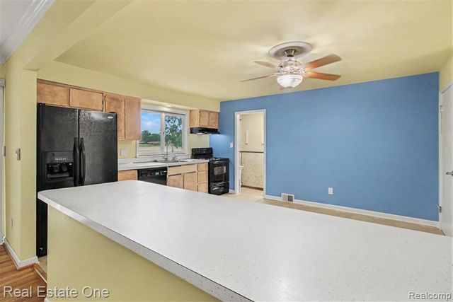 1347 E Square Lake Road, Troy, MI 48085