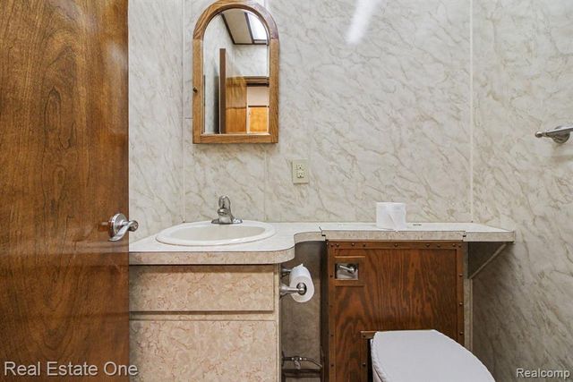 1347 E Square Lake Road, Troy, MI 48085