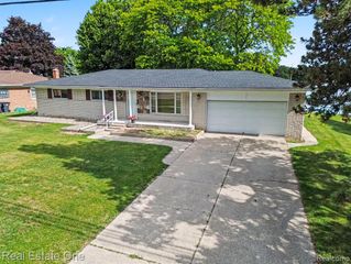 1347 E Square Lake Road, Troy, MI 48085