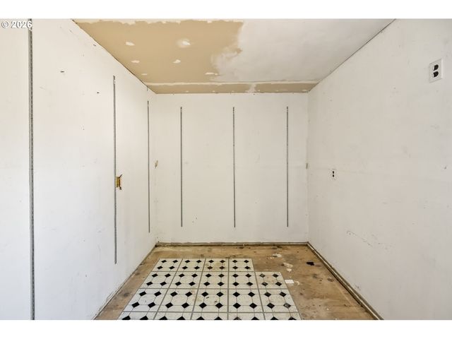 6305 N DELAWARE Ave, Portland, OR 97217