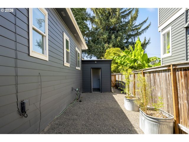 6305 N DELAWARE Ave, Portland, OR 97217