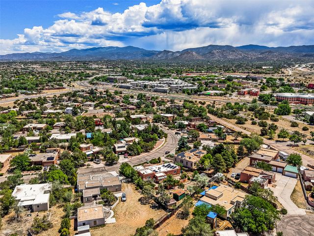 2832 Don Quixote, Santa Fe, NM 87505