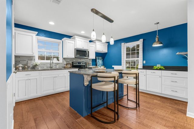 110 Collinwood Dr, Tullahoma, TN 37388