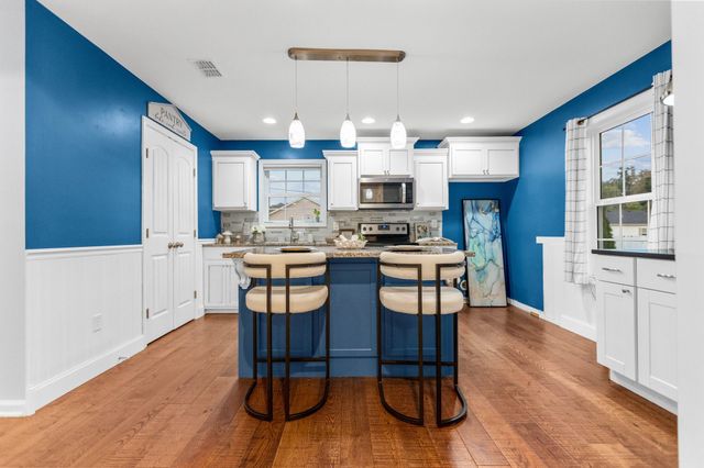 110 Collinwood Dr, Tullahoma, TN 37388
