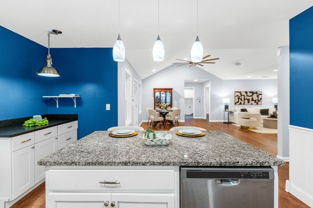 110 Collinwood Dr, Tullahoma, TN 37388