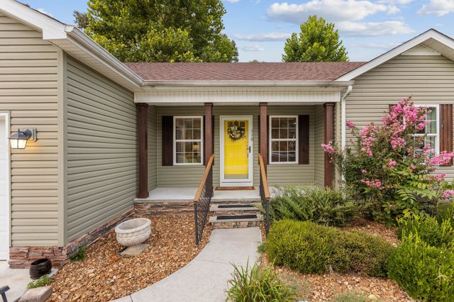110 Collinwood Dr, Tullahoma, TN 37388