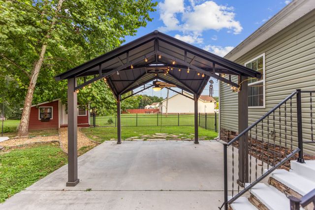 110 Collinwood Dr, Tullahoma, TN 37388