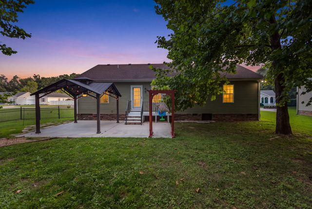 110 Collinwood Dr, Tullahoma, TN 37388