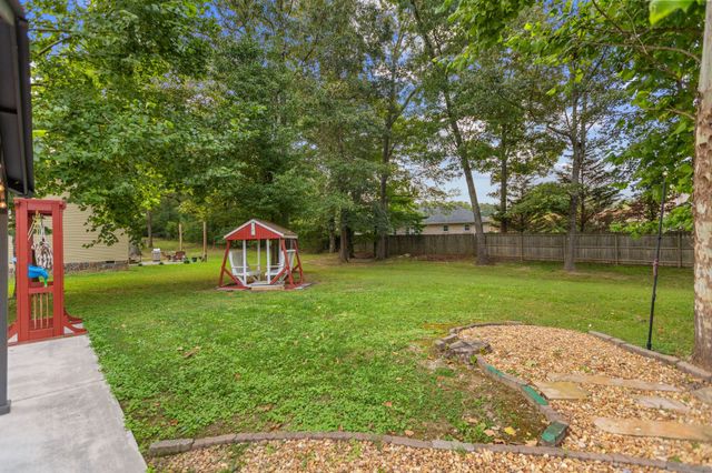 110 Collinwood Dr, Tullahoma, TN 37388