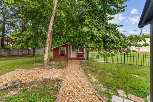 110 Collinwood Dr, Tullahoma, TN 37388