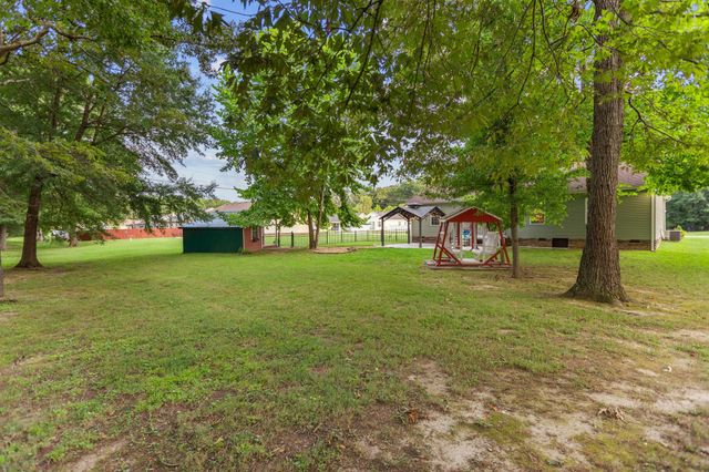 110 Collinwood Dr, Tullahoma, TN 37388