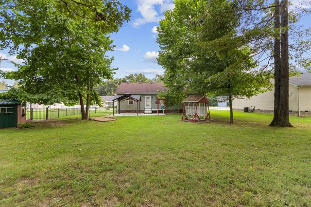 110 Collinwood Dr, Tullahoma, TN 37388