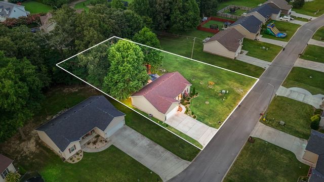 110 Collinwood Dr, Tullahoma, TN 37388