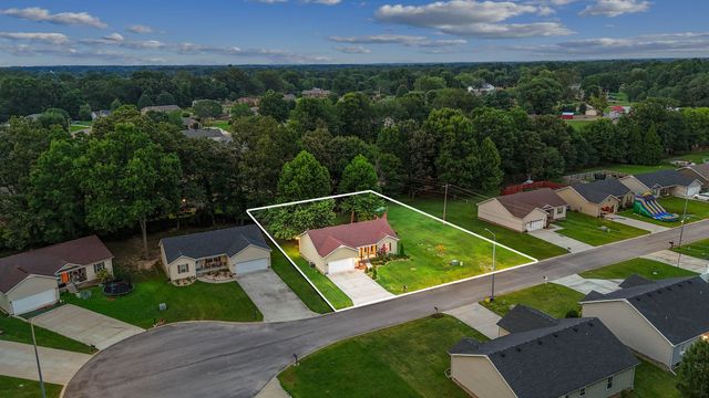 110 Collinwood Dr, Tullahoma, TN 37388