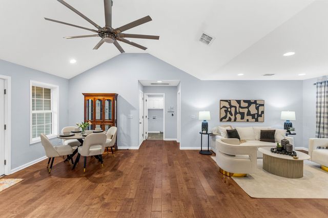 110 Collinwood Dr, Tullahoma, TN 37388