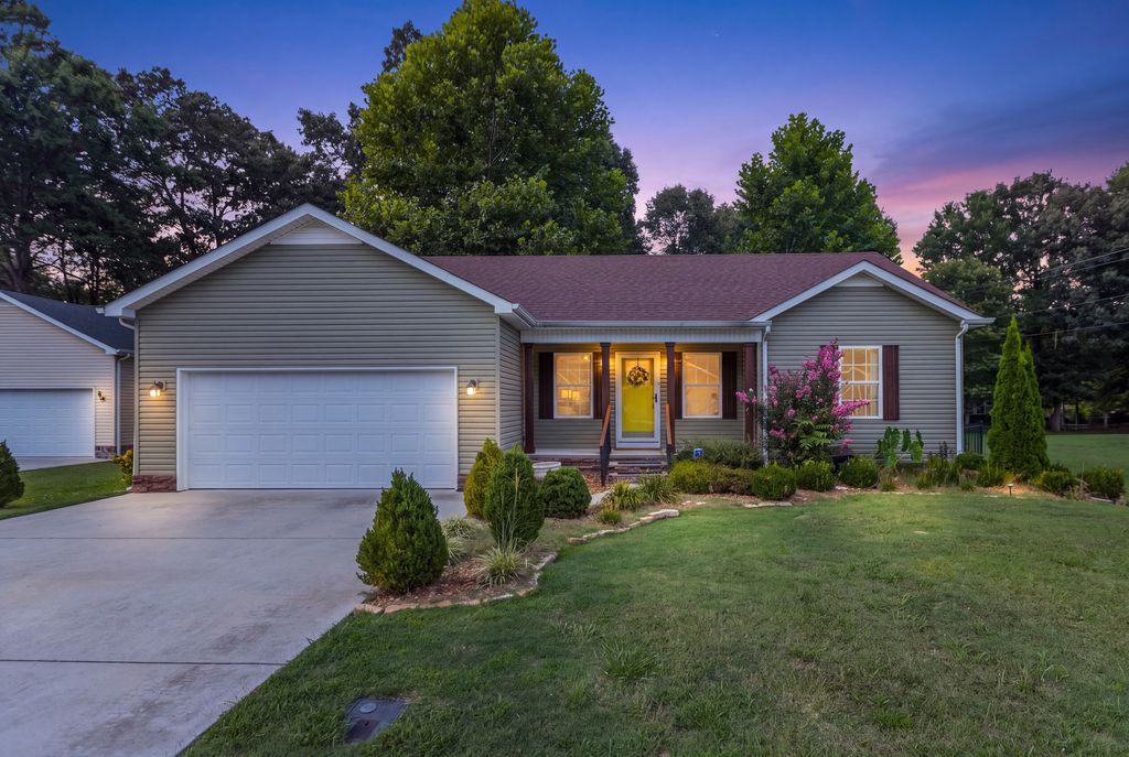 110 Collinwood Dr, Tullahoma, TN 37388