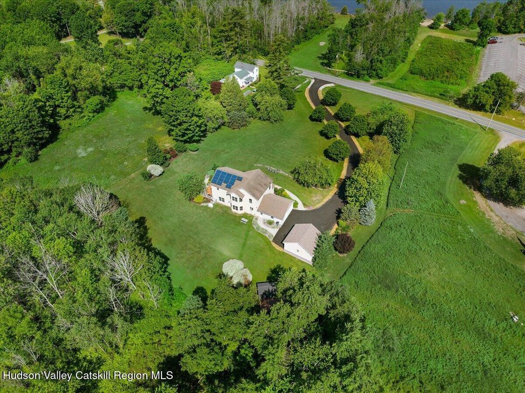 672 Lakeview Road, Broadalbin, NY 12025
