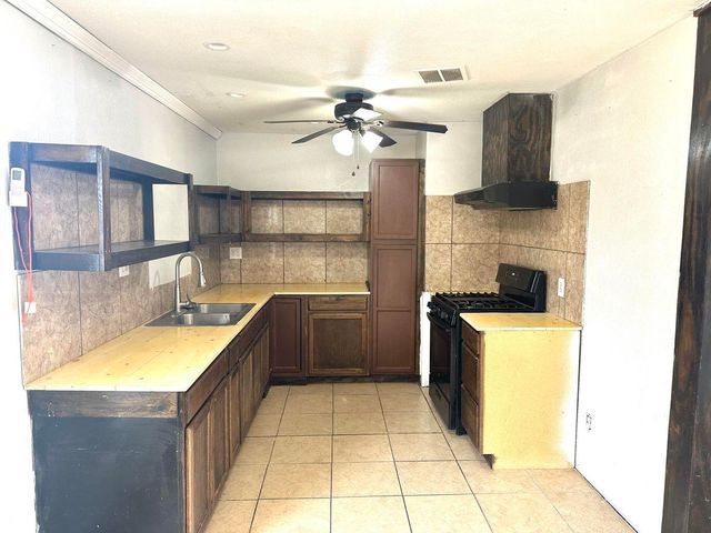 914 W 25th Street, Plainview, TX 79072