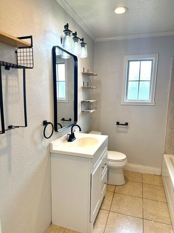 914 W 25th Street, Plainview, TX 79072