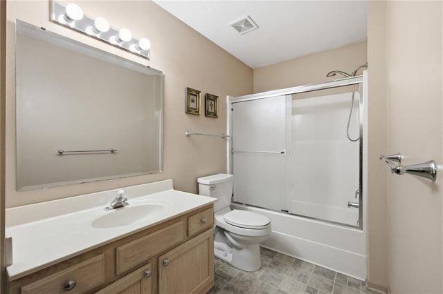 5554 NW SUNRISE MEADOW Lane, Lee's Summit, MO 64064