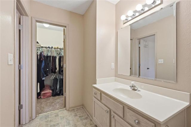 5554 NW SUNRISE MEADOW Lane, Lee's Summit, MO 64064