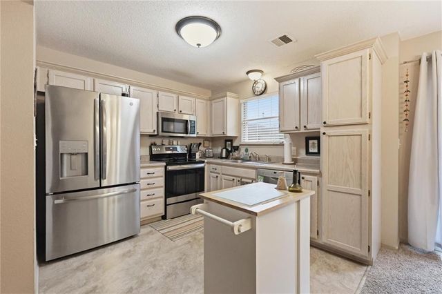 5554 NW SUNRISE MEADOW Lane, Lee's Summit, MO 64064